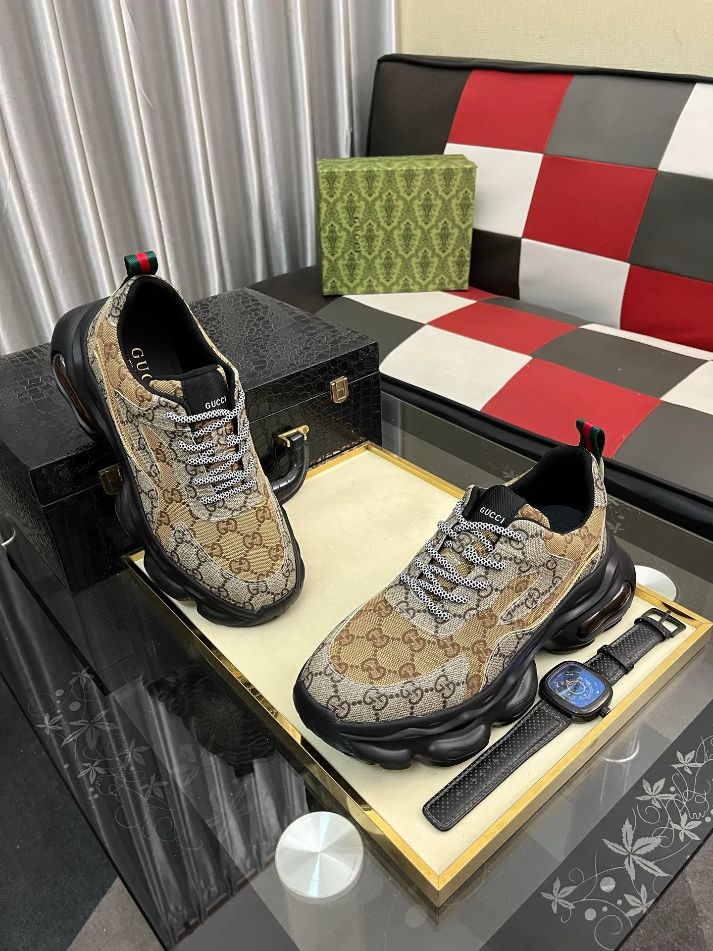 Men's shoes💰438⌚️⌚️[Gucci] Gucci's new men's genuine leather casual shoes, the highest version on the market, any comparison is welcome🆚! The original leather has excellent texture and is super high-end! Fetal sheep net lining imported from Italy, removable pad! Luxurious materials and fine workmanship, highly recommended! Code number: 38-444️⃣Colors available